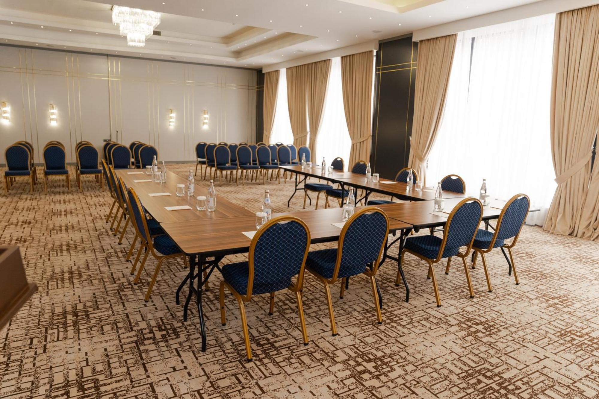 Park Dedeman Almaty Hotell Eksteriør bilde