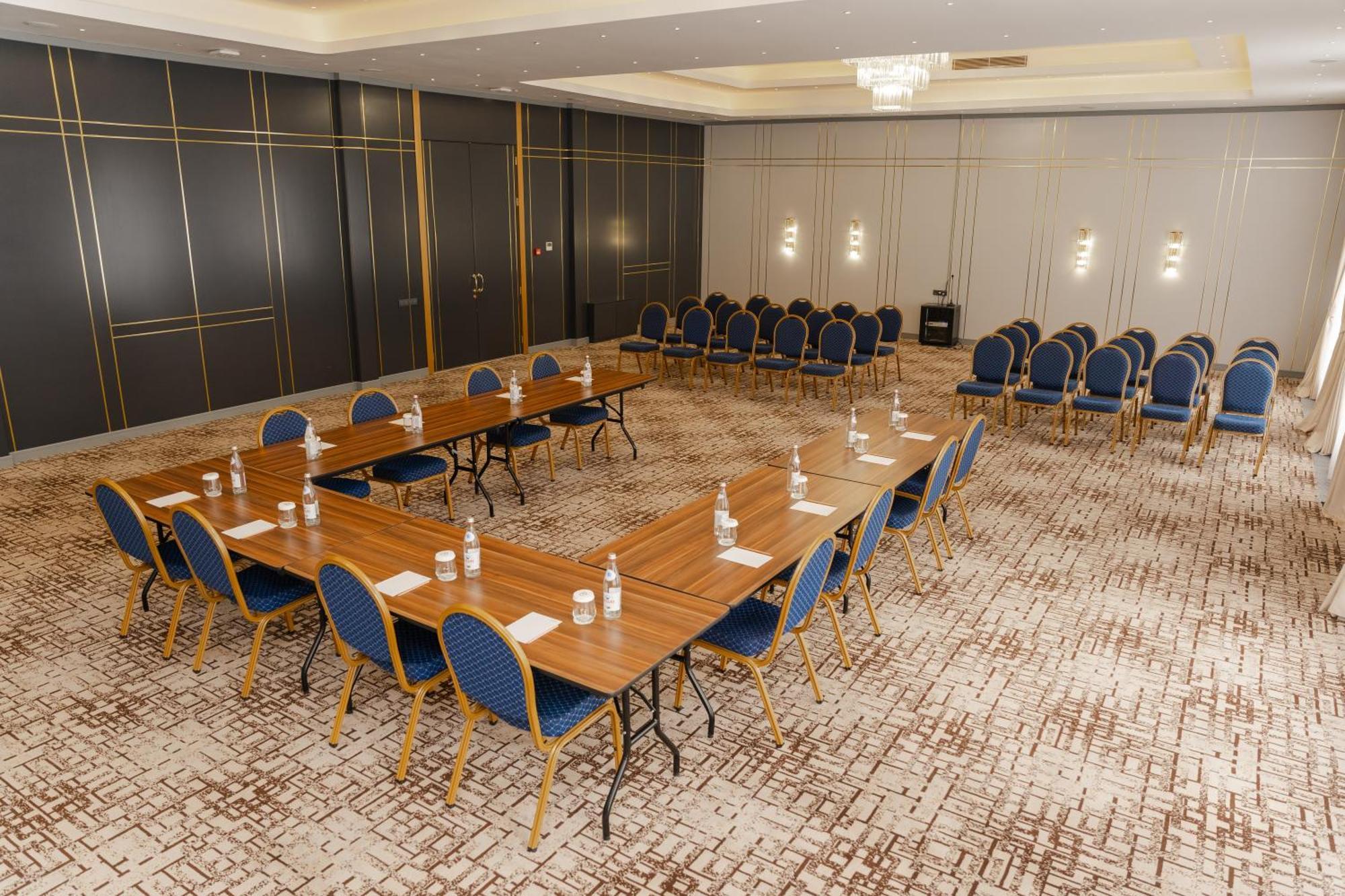 Park Dedeman Almaty Hotell Eksteriør bilde